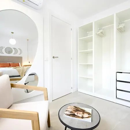 Juanito Maranon By 10tosea 2 Bedrooms Apartment